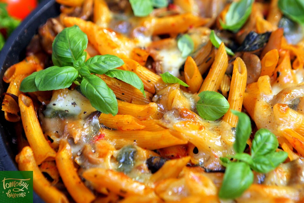 Паста пенне с грибами, шпинатом и моцареллой. Кулинарио