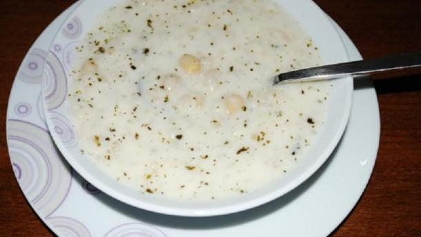 Йогуртовый суп из пшеницы и турецкого горошка нута