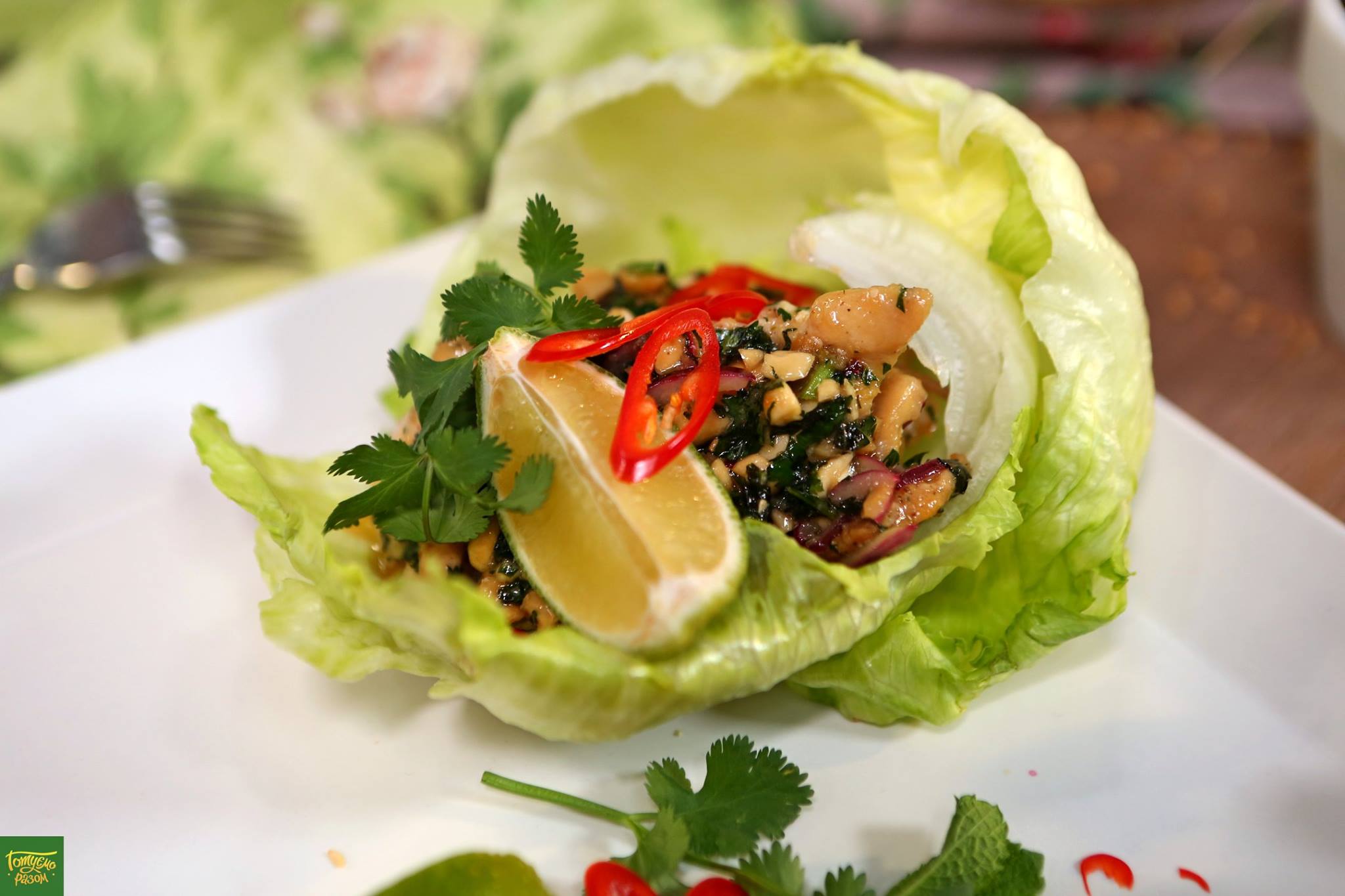 Тайский салат с куриным филе
