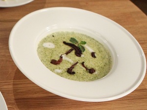 Крем-суп с брокколи и лисичками