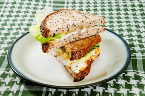 Fried egg and vegetable sandwich