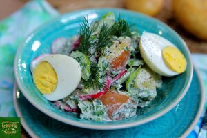 Картофельный салат с редисом, сельдереем и яйцом