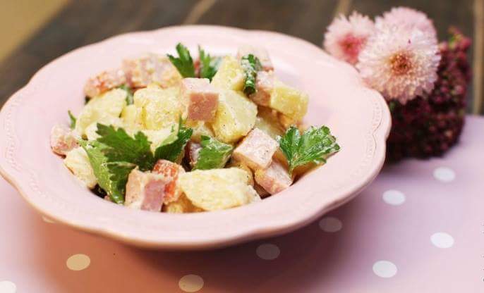 Картофельный салат с печеным чесноком