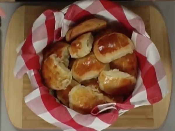Пирожки с яйцом рисом и зеленым луком
