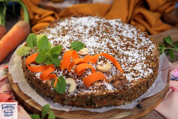 Морковный пирог с ананасом и орехами