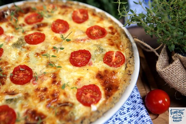 Овощной пирог с курицей на корже из цветной капусты