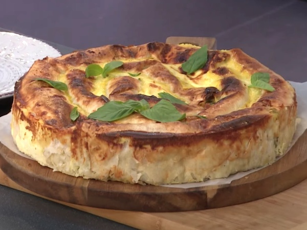 Banica lavash z twarogiem, serem i ziołami