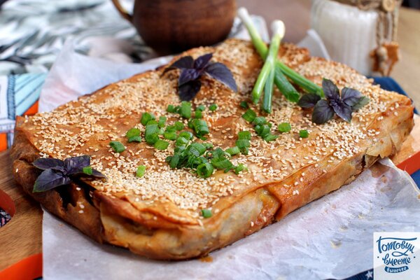 Мясной пирог из лаваша с сыром