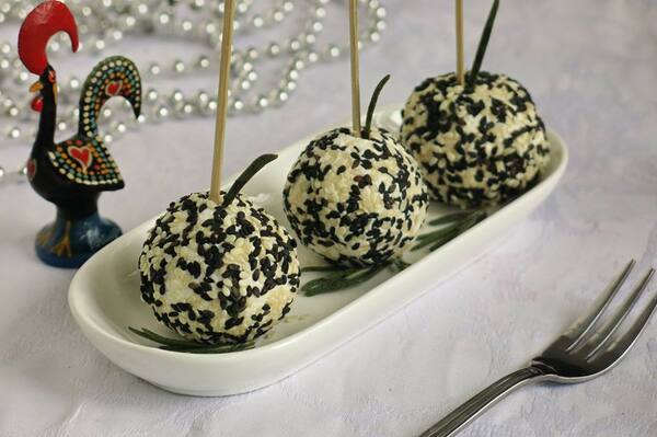 Кульки з фети в кунжуті