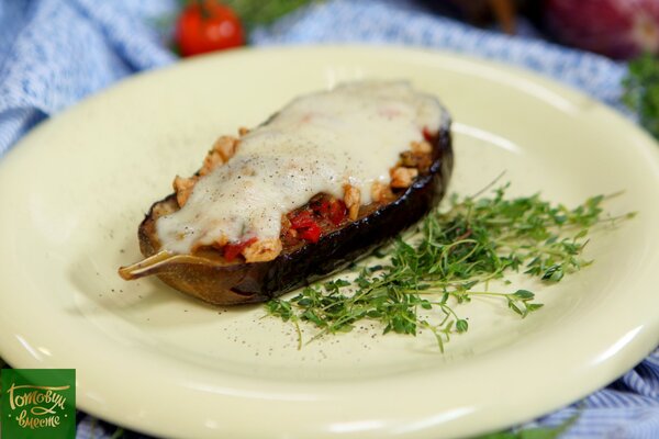 Баклажан с курицей и овощами