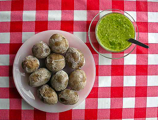 Отварной картофель в мундире по-канарски (papas arrugadas)