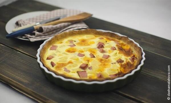 Киш с ветчиной и ананасом