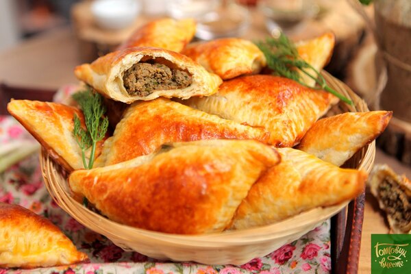 Пиріжки з яловичою печінкою