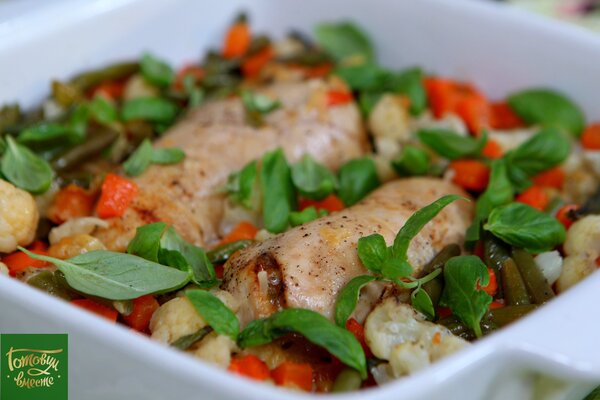 Рулетики из куриного филе с овощами
