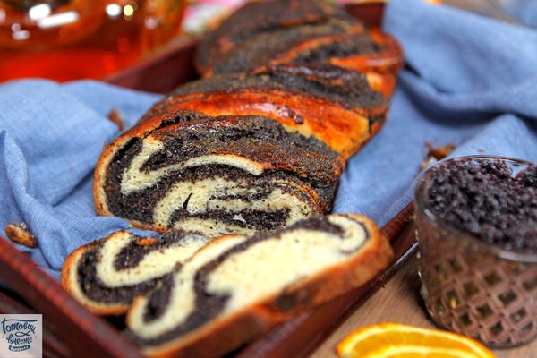 Рулет-косичка с маком