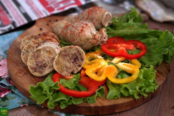 Stuffed chicken necks (Gefilte Gelzele)