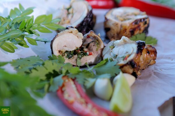 Chicken thighs with roasted peanuts