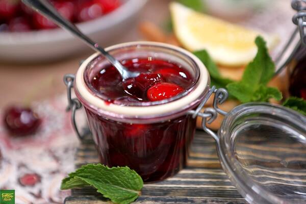 Варенье из вишни с миндальным орехом