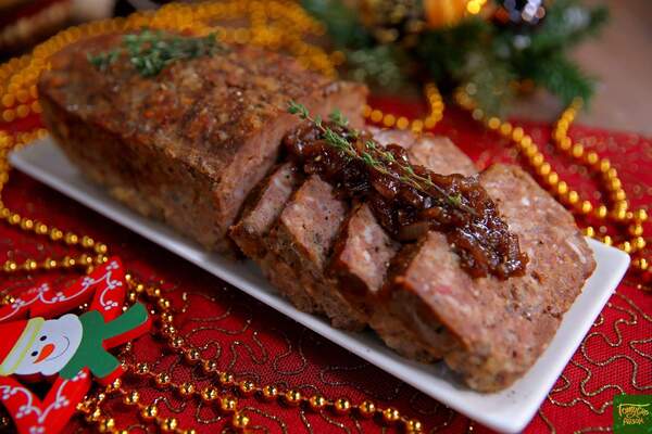 Мясной хлеб с карамелизированным луком