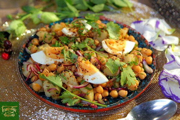 Chotpoti or Bengali chickpeas