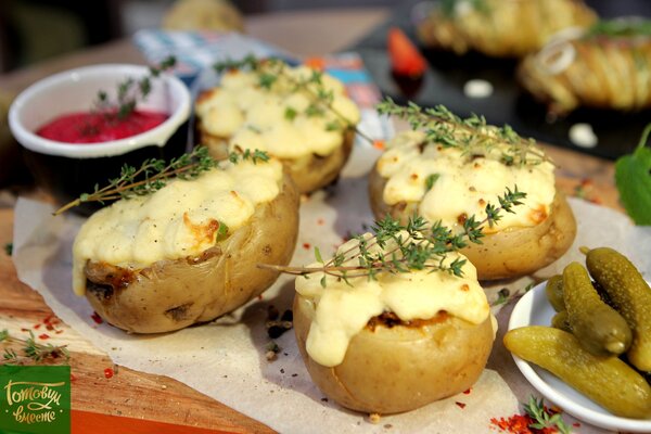 Фаршированный картофель под шубой из пюре