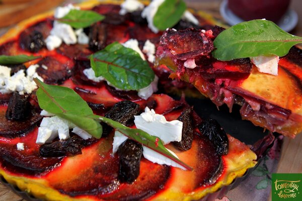 Beet-carrot tart