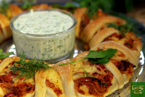 Пиріг із куркою BBQ і соусом Ранч