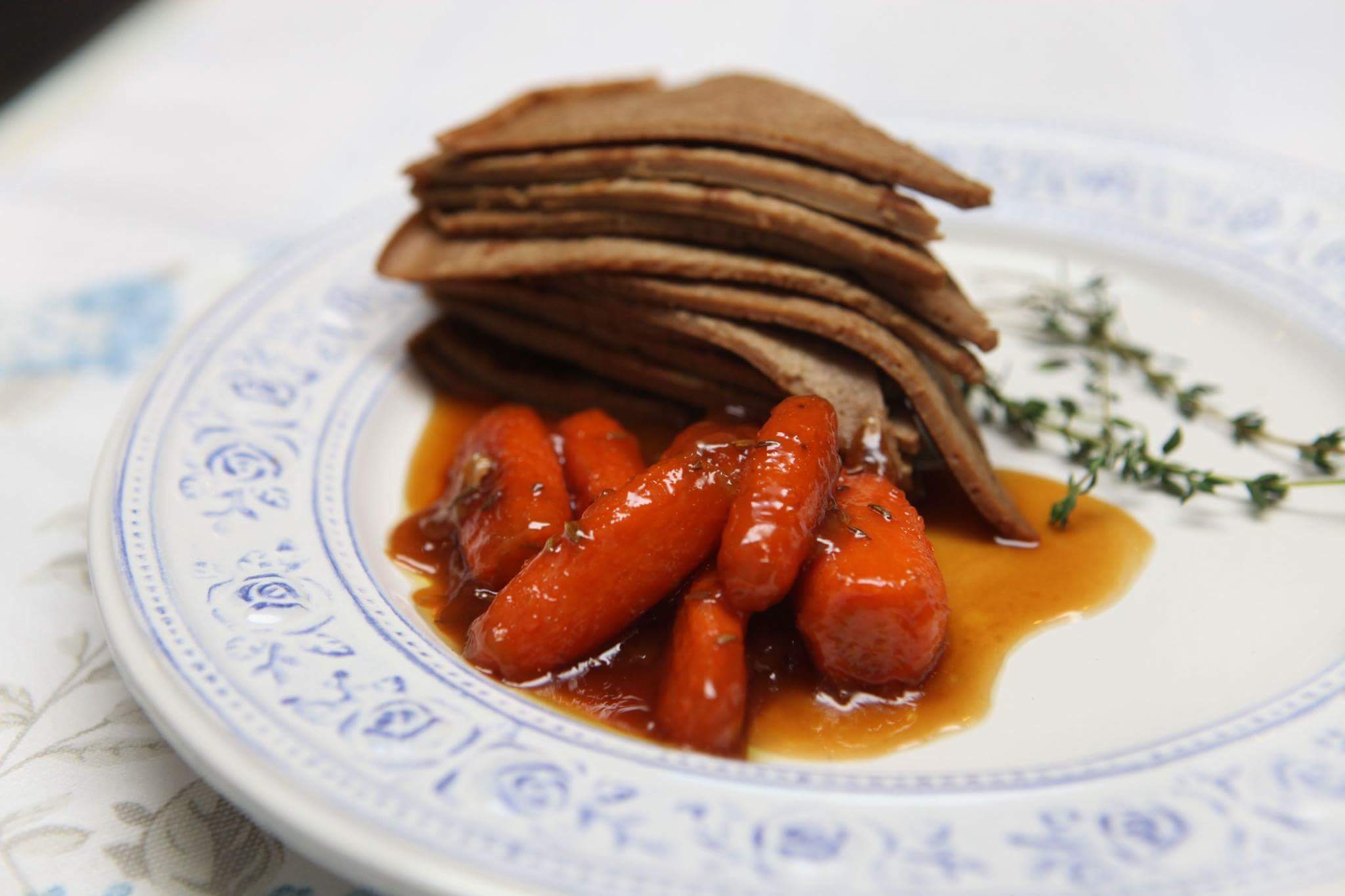 Печеночные блины с карамелизированной морковью